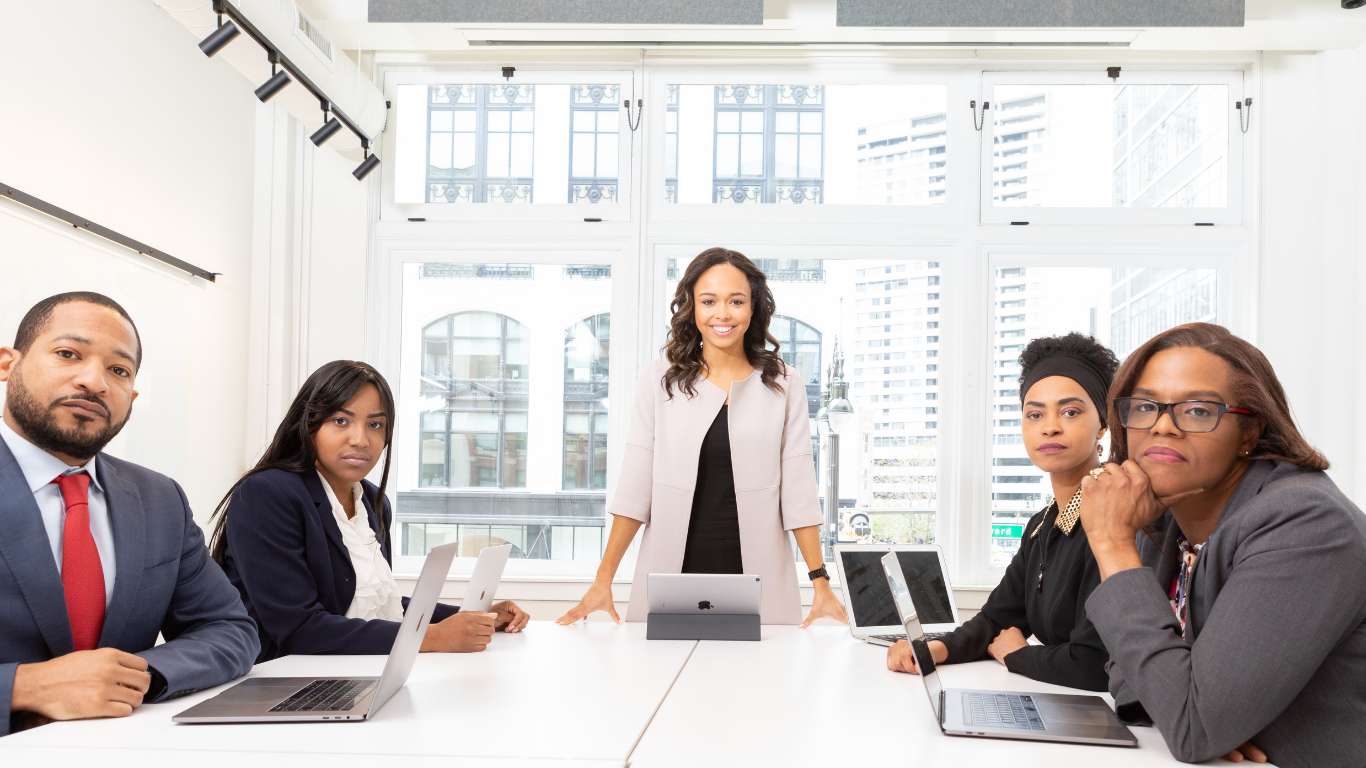 Professional leadership team meeting in a bright boardroom